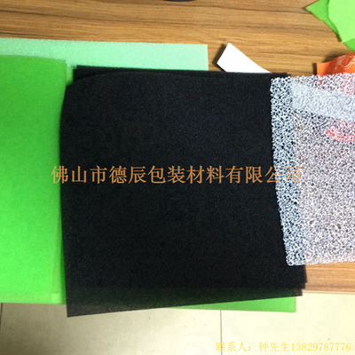 過濾海綿也稱網狀海綿，爆破海綿。聚氨酯過濾海綿由普通開孔軟泡高溫爆破開孔加工而成，爆破除掉了泡沫網絡之間原有的氣泡膜，得到了主體骨架網狀結構。
過濾海綿的空隙率高達97%，具有優異的透氣性、良好的柔軟性和較高的機械強度。
