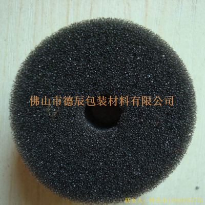 過濾海綿也稱網狀海綿，爆破海綿。聚氨酯過濾海綿由普通開孔軟泡高溫爆破開孔加工而成，爆破除掉了泡沫網絡之間原有的氣泡膜，得到了主體骨架網狀結構。
過濾海綿的空隙率高達97%，具有優異的透氣性、良好的柔軟性和較高的機械強度。
